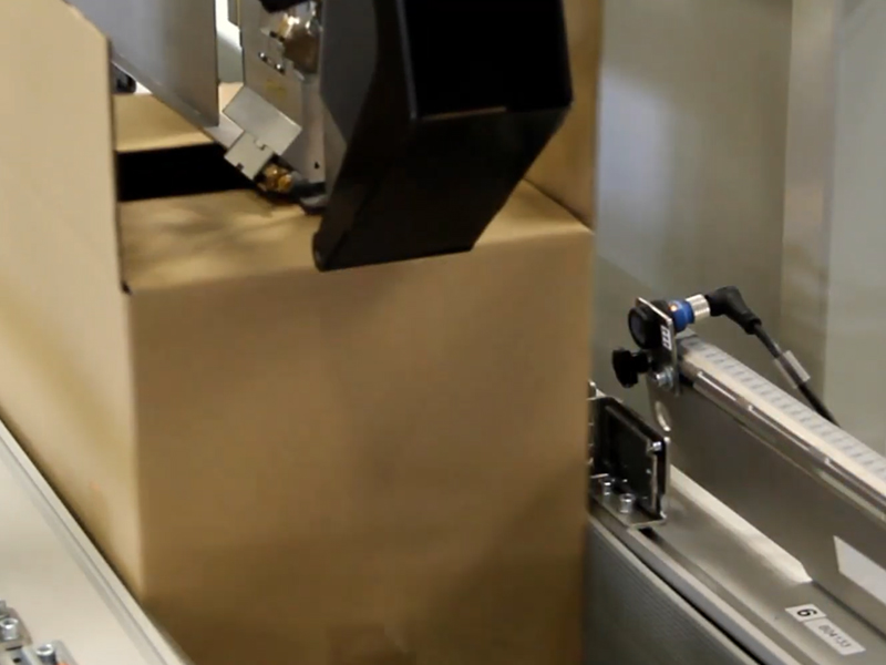 冠深泰分享自動封箱機(jī)的應(yīng)用特點(diǎn)是什么