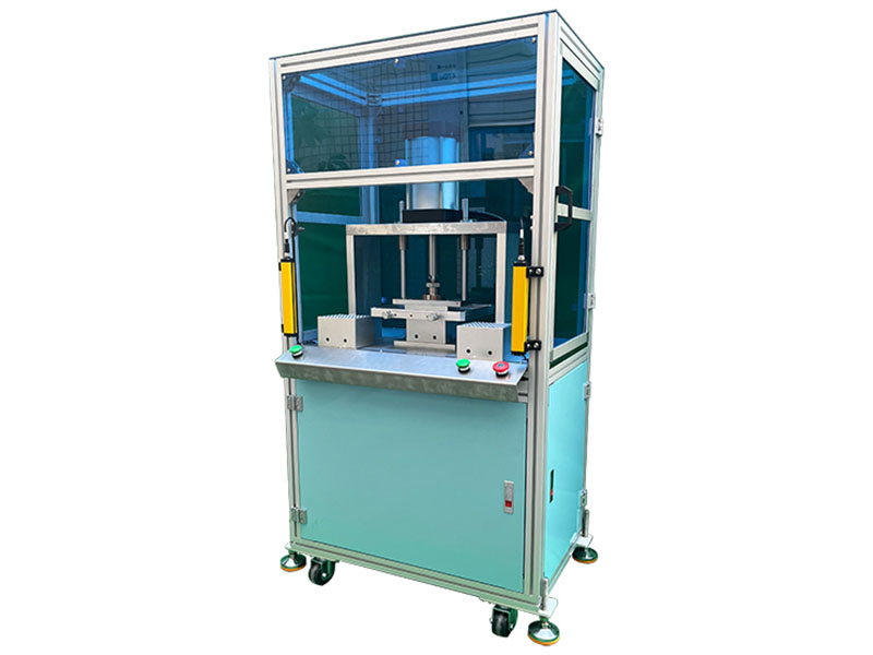 半自動吸頭塞芯機成為中小型耗材制造企業(yè)的理想選擇